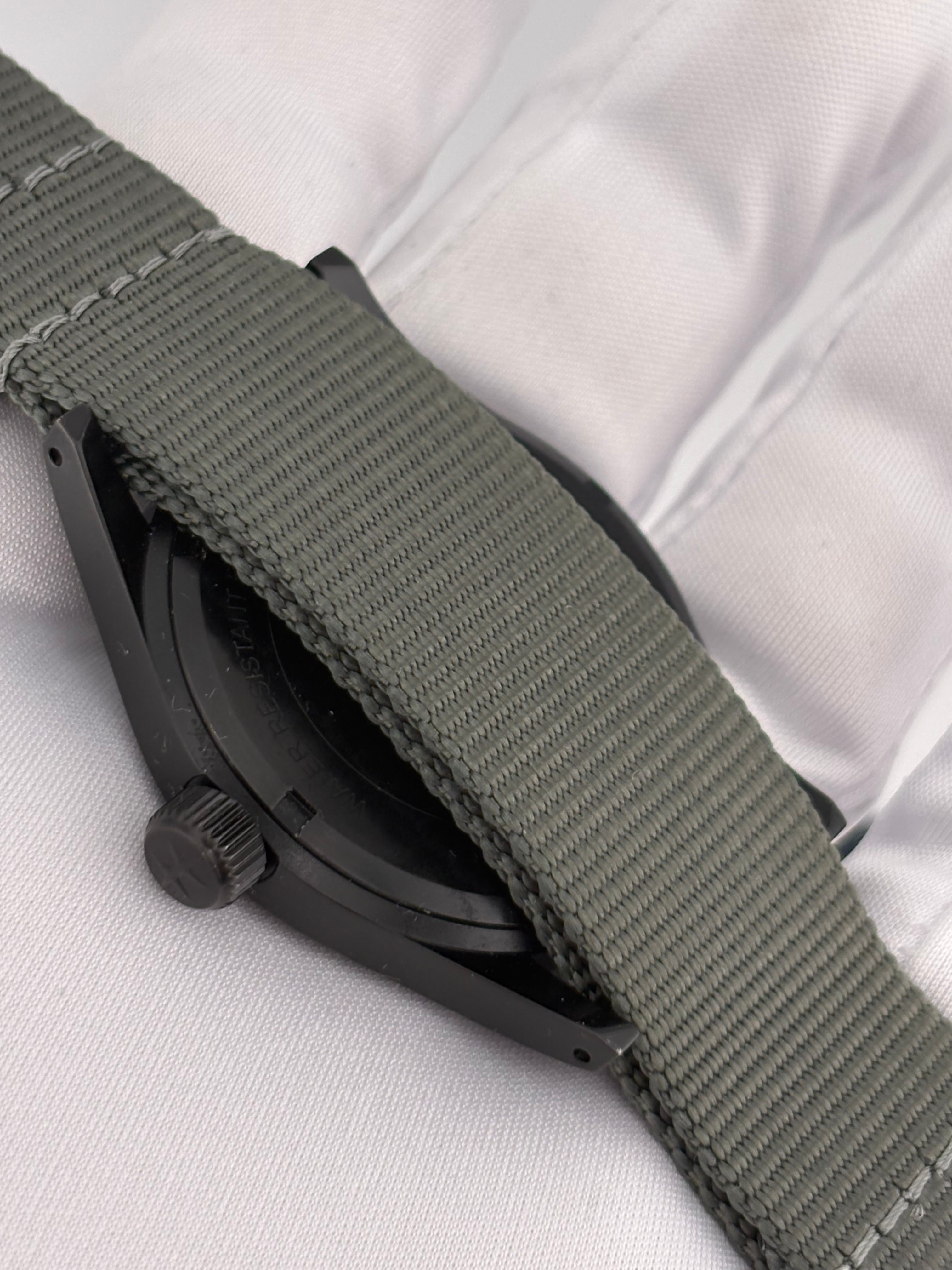 🔹 Hamilton Khaki Field Mechanical
