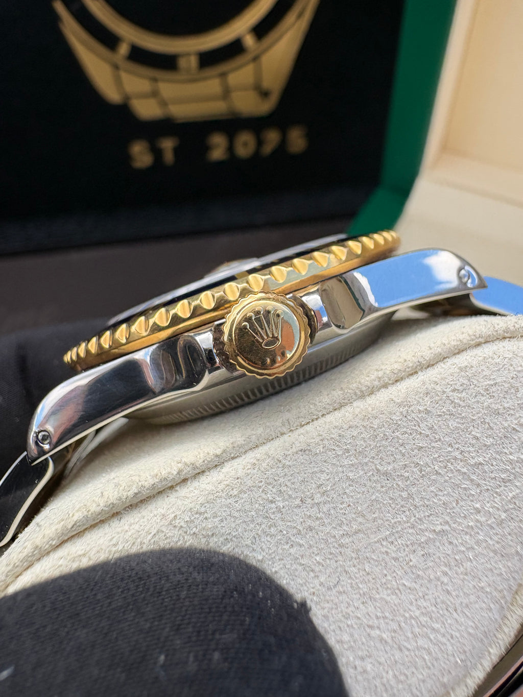 Rolex Submariner Date 16613 “Bluesy” (2002 Y-Serial) |