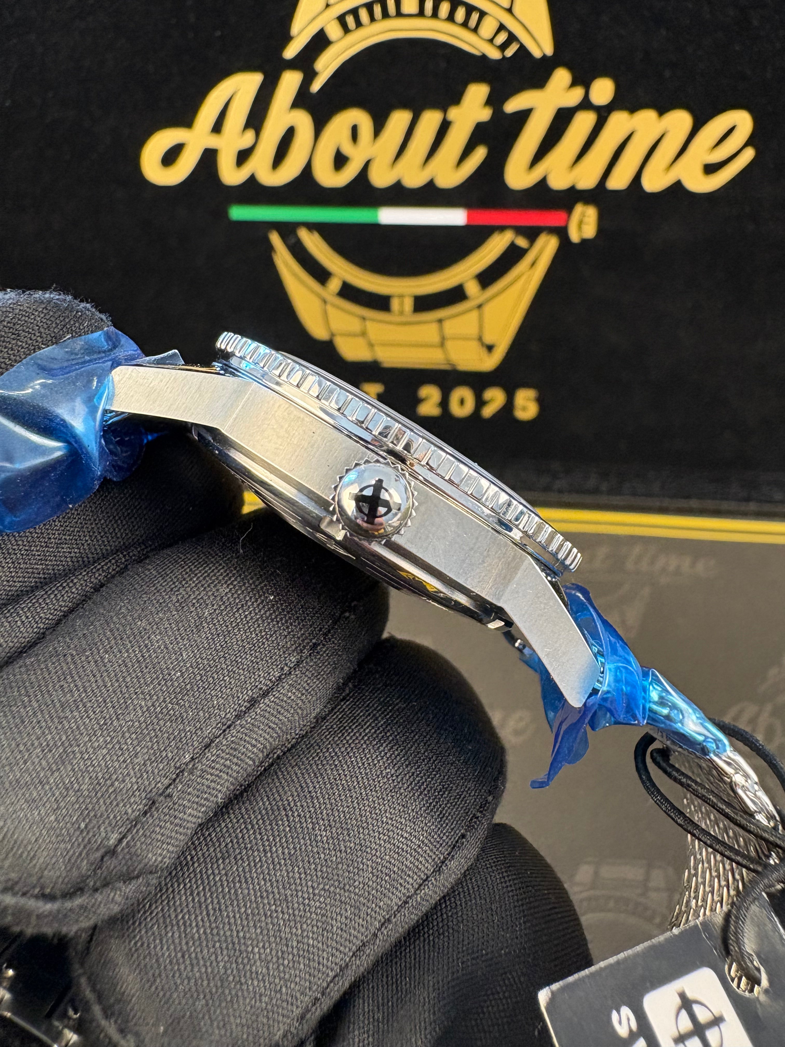 Brand New Zodiac Super Sea Compression Diver Automatic Ref. ZO9320 | Full Set | NOS