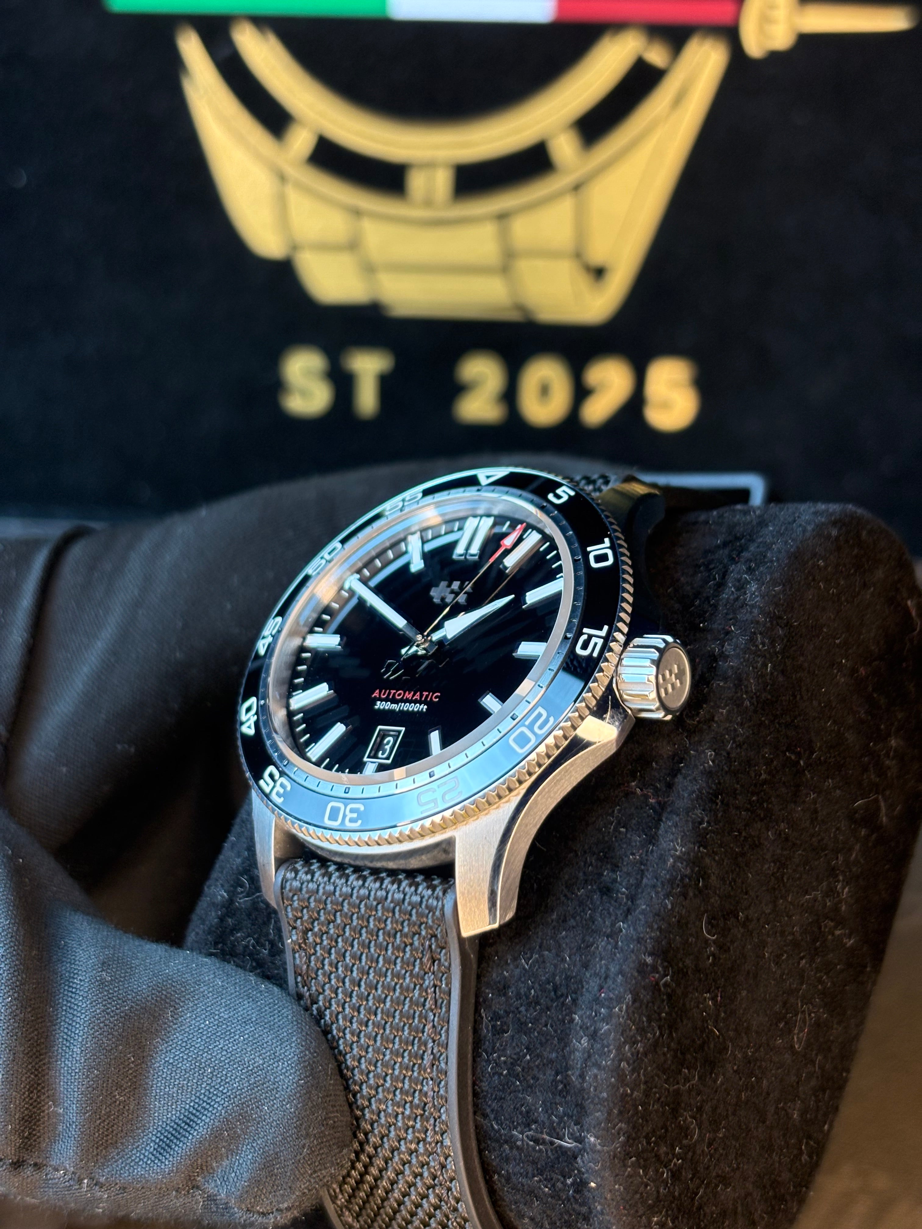 Christopher Ward C60 Trident Pro 300 Automatic 40mm – Full Set (2026)